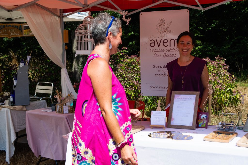 Elise-Gesbert-Avem-lintuition-créatrice-Stand-Fete-de-la-Pleine-Lune-2022-2
